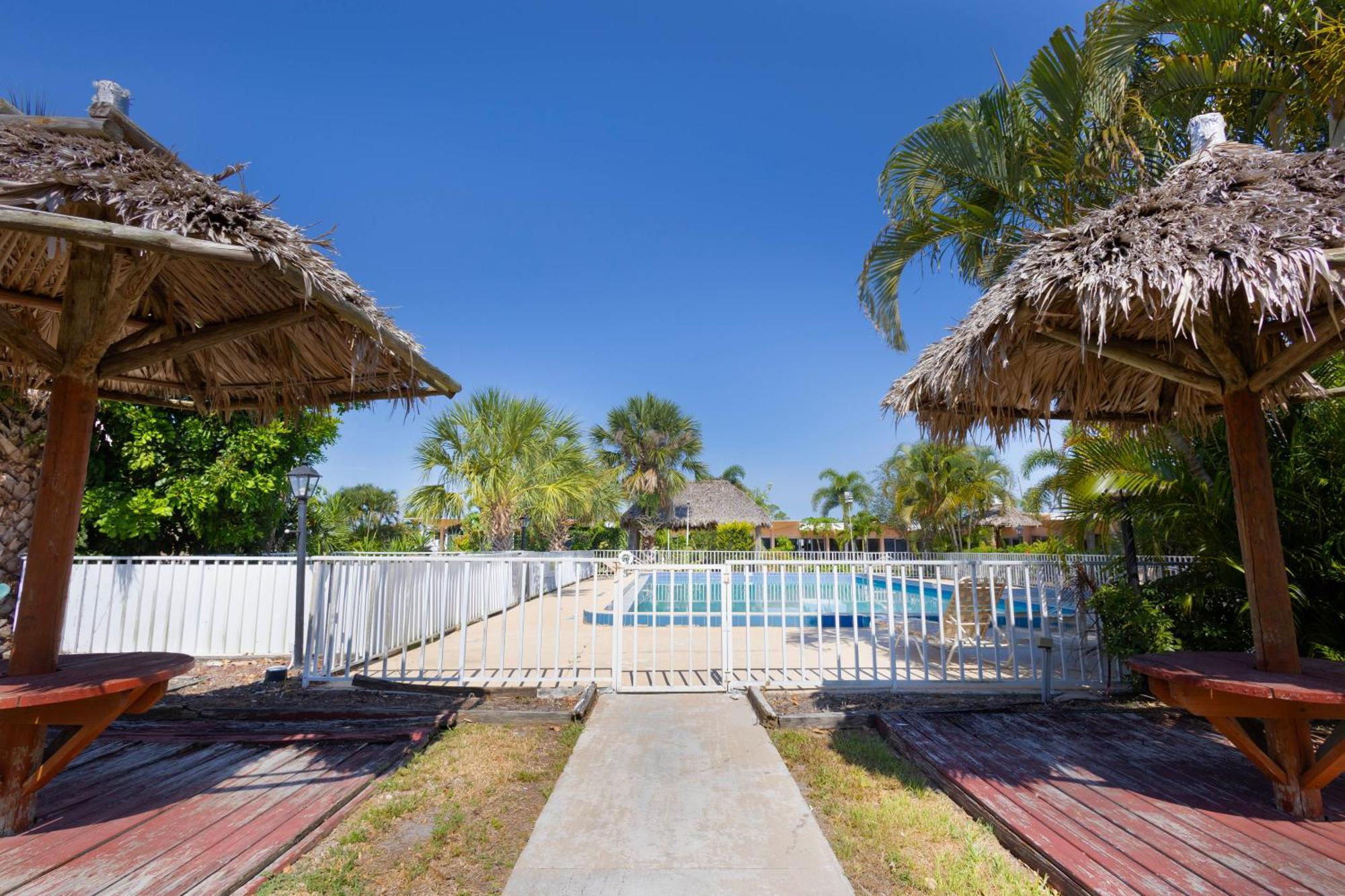 Warm Mineral Springs Motel North Port Exterior photo
